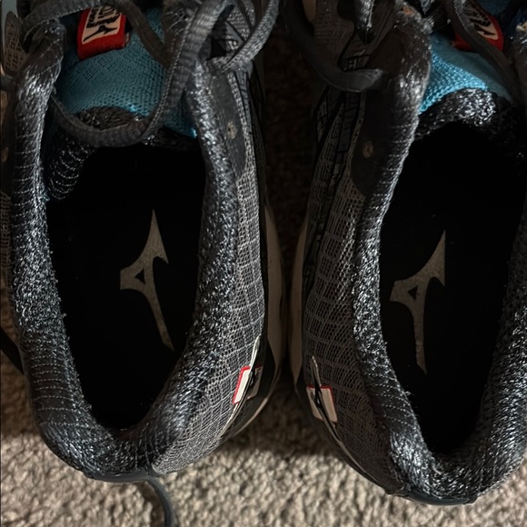 Mizuno Wave Inspire 10 Running Shoes - Picture 9 of 11